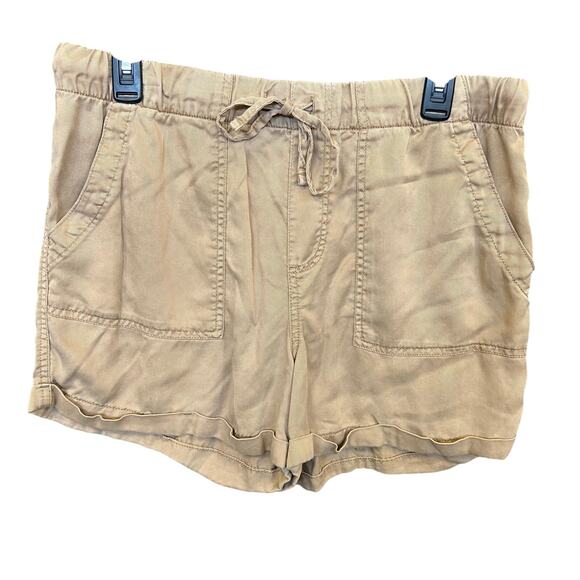 GAP Pants - Gap Women's Lightweight Khaki Shorts Size Medium
